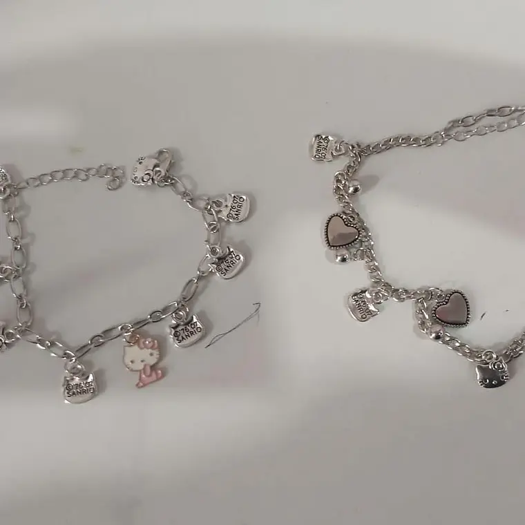 PAQ. 4 PULSERAS HELLO KITTY 4