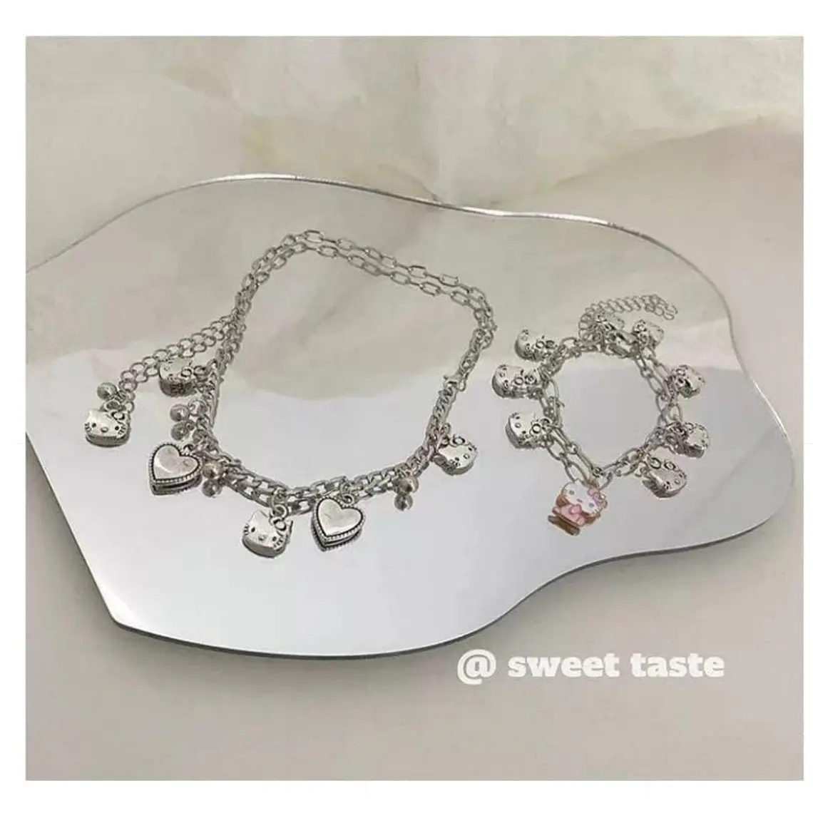 PAQ. 4 PULSERAS HELLO KITTY 7
