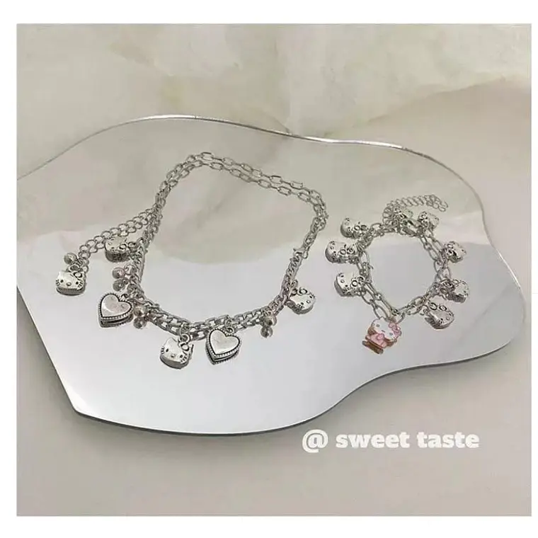 PAQ. 4 PULSERAS HELLO KITTY 7