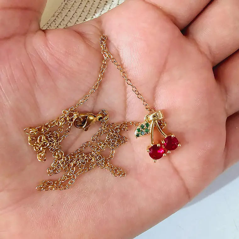CADENITA CON DIJE DE ORO LAMINADO DISEÑO FRESA/🍒 9
