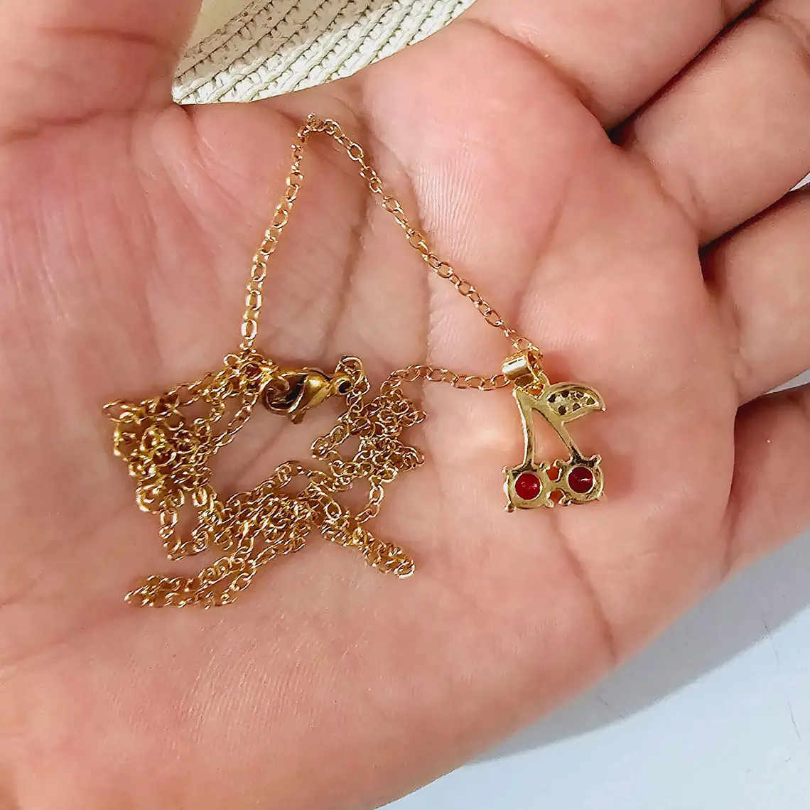 CADENITA CON DIJE DE ORO LAMINADO DISEÑO FRESA/🍒 10