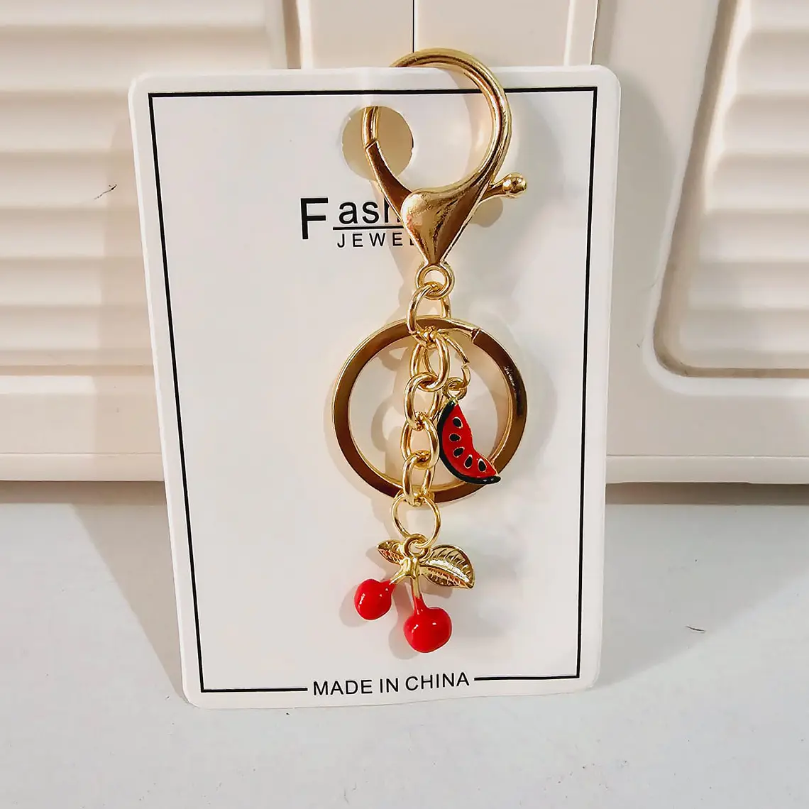 PAQ DE 4 LLAVEROS DE ORO LAMINADO DISEÑOS CEREZAS Y FRESAS🍒🍓 4