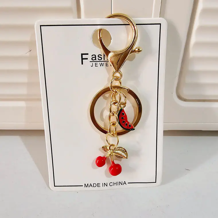 PAQ DE 4 LLAVEROS DE ORO LAMINADO DISEÑOS CEREZAS Y FRESAS🍒🍓 4