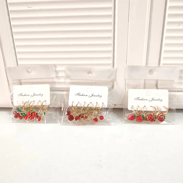 JUEGO DE ARETE 3 PAR  ORO LAMINADO DISEÑO FRESITAS Y CEREZAS🍓 2