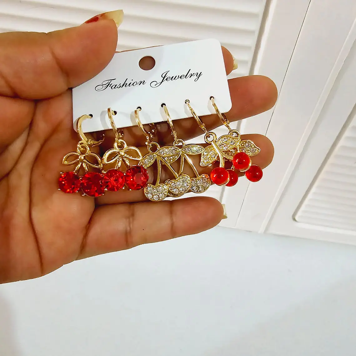 JUEGO DE ARETE 3 PAR  ORO LAMINADO DISEÑO FRESITAS Y CEREZAS🍓 7