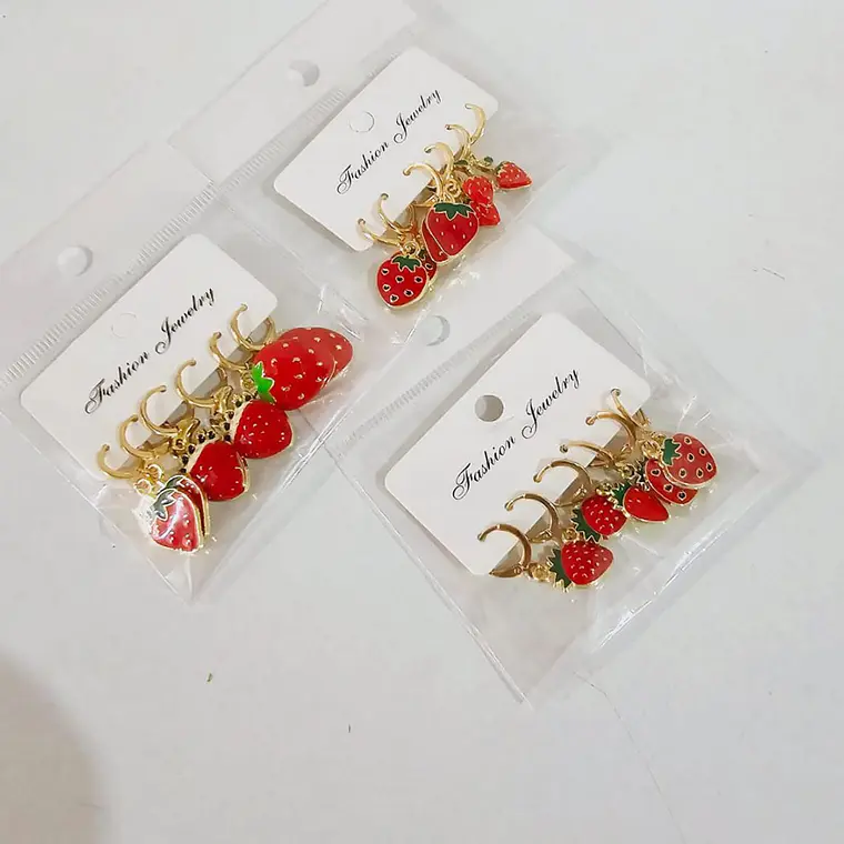 JUEGO DE ARETE 3 PAR  ORO LAMINADO DISEÑO FRESITAS Y CEREZAS🍓 9