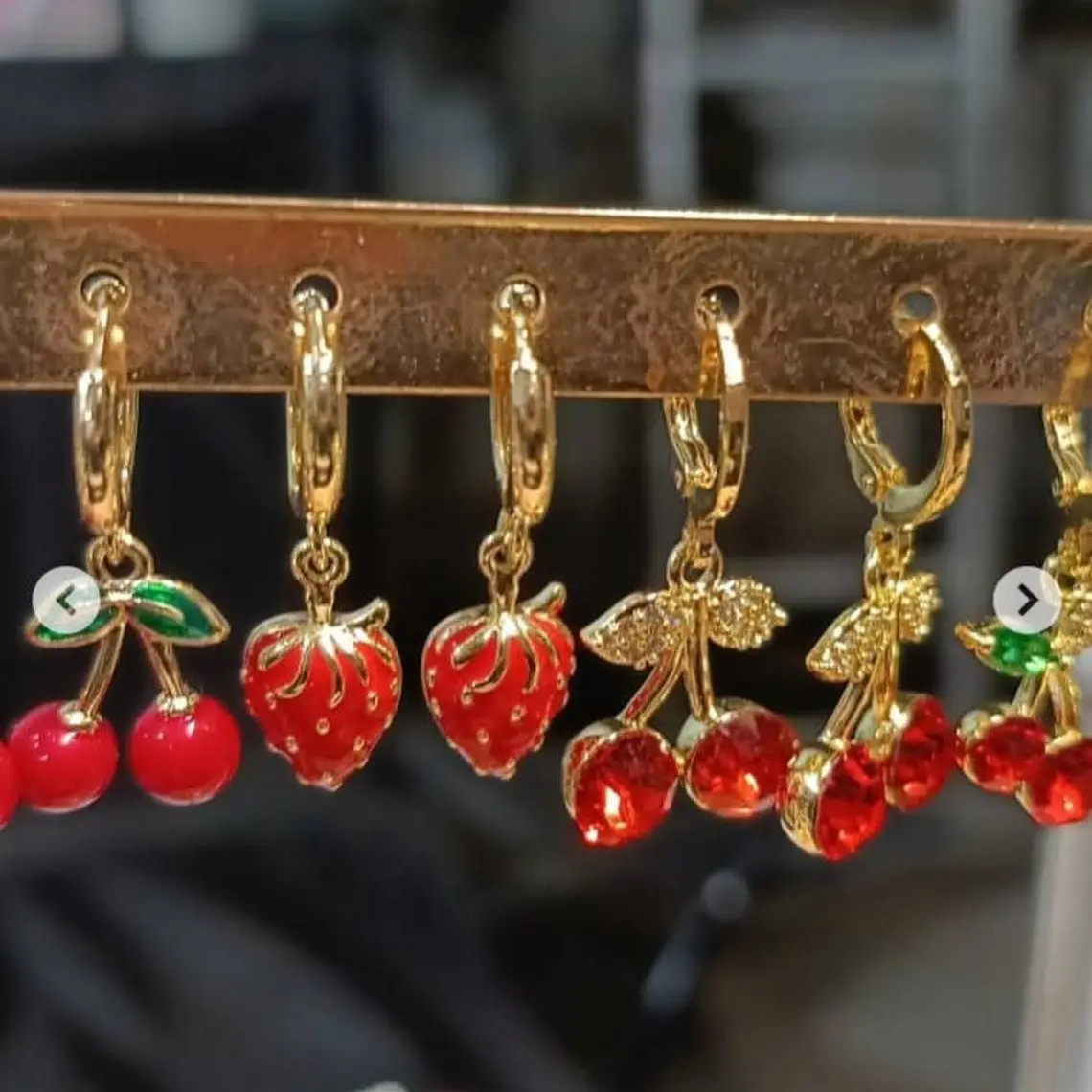 JUEGO DE ARETE 3 PAR  ORO LAMINADO DISEÑO FRESITAS Y CEREZAS🍓 1