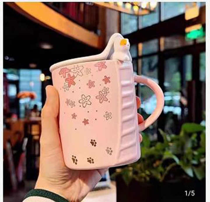 🐱🐾TAZA DE PORCELANA CON TAPA/DISEÑO HUELLITAS DE 400ML🐾🐱MOD# T2-12