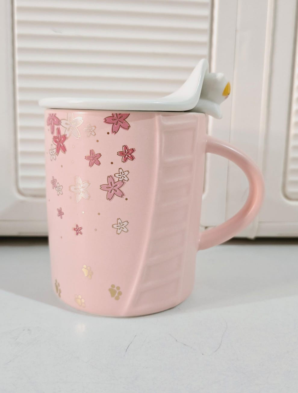 🐱🐾TAZA DE PORCELANA CON TAPA/DISEÑO HUELLITAS DE 400ML🐾🐱MOD# T2-12