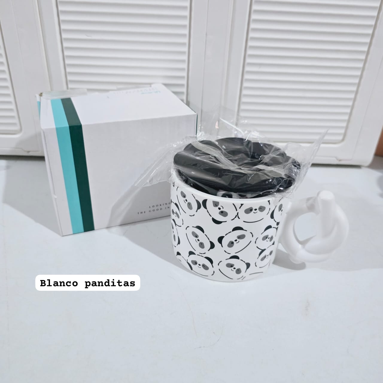 TAZA DE CERAMICA CON TAPA DISEÑO PANDITAS DE 400ML MOD# TZ-21