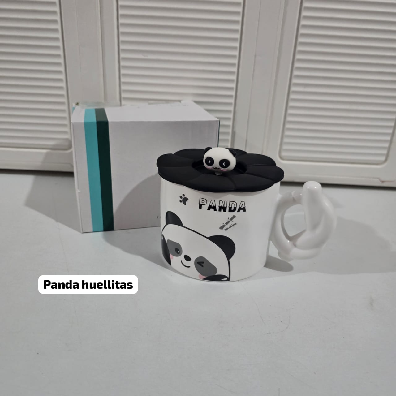 TAZA DE CERAMICA CON TAPA DISEÑO PANDITAS DE 400ML MOD# TZ-21