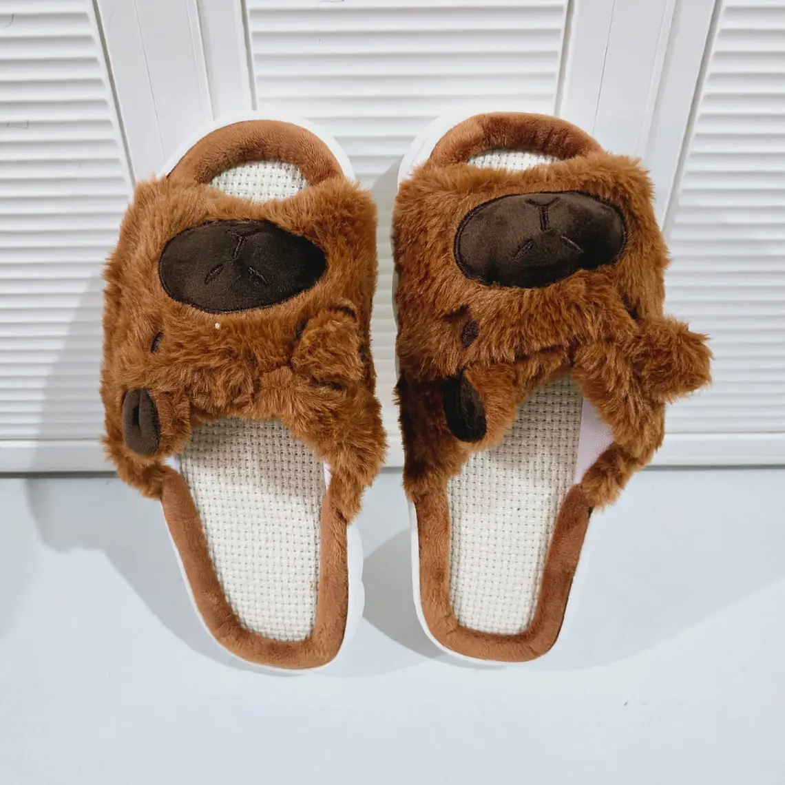 PANTUFLAS DISEÑO CAPYBARA MOD# 905 7