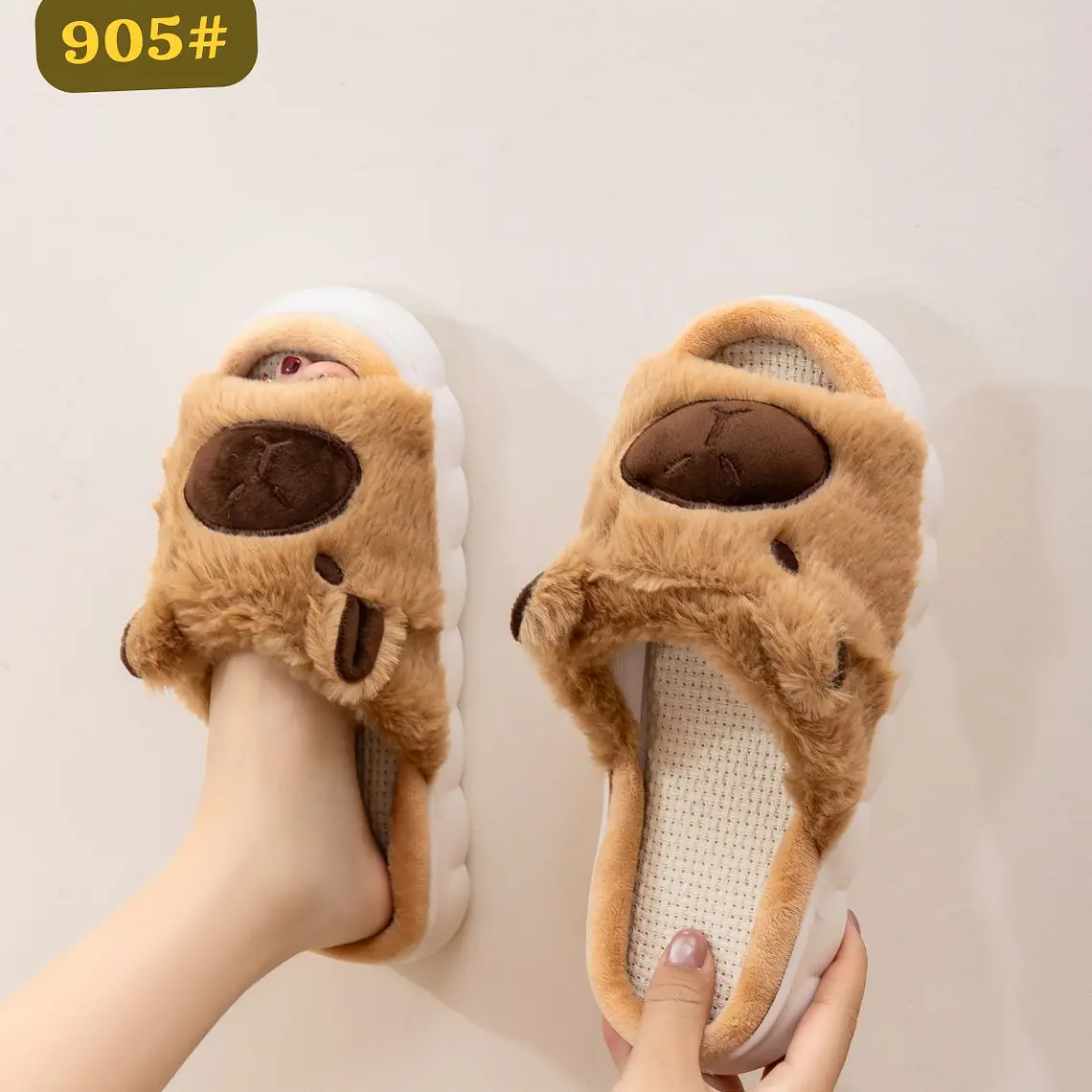 PANTUFLAS DISEÑO CAPYBARA MOD# 905 10