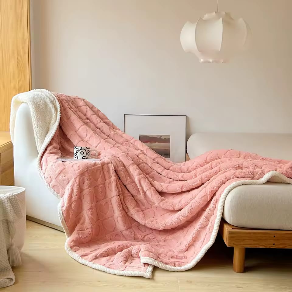 COBIJA ABORREGADA LOVE MATRIMONIAL 185CM X 220 CM MODELO #T-30445 (AGREGAR BOLSA TRANSPARENTE)