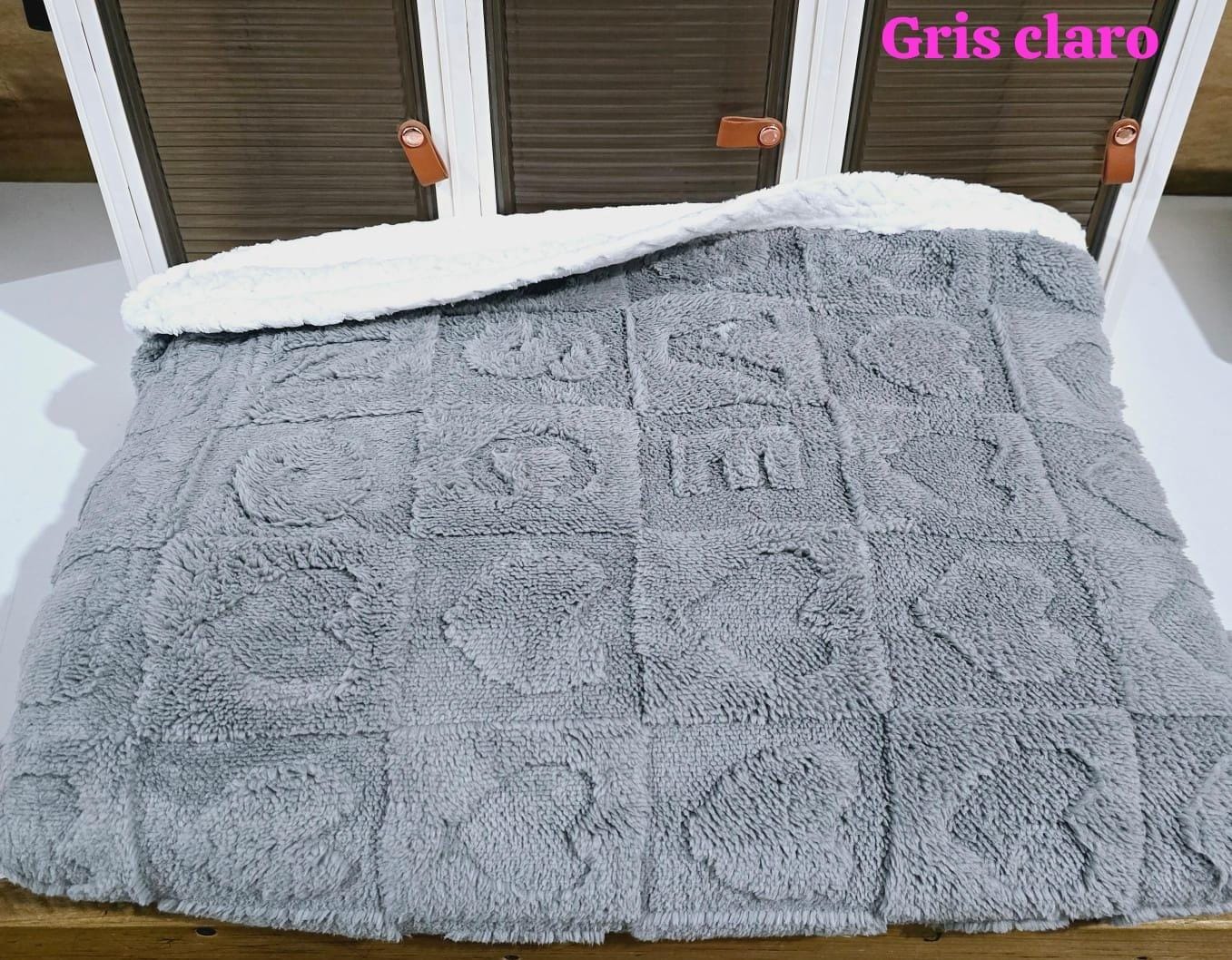 COBIJA ABORREGADA LOVE MATRIMONIAL 185CM X 220 CM MODELO #T-30445 (AGREGAR BOLSA TRANSPARENTE)