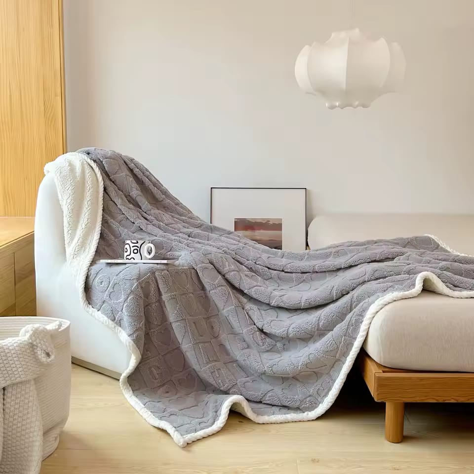 COBIJA ABORREGADA LOVE MATRIMONIAL 185CM X 220 CM MODELO #T-30445 (AGREGAR BOLSA TRANSPARENTE)