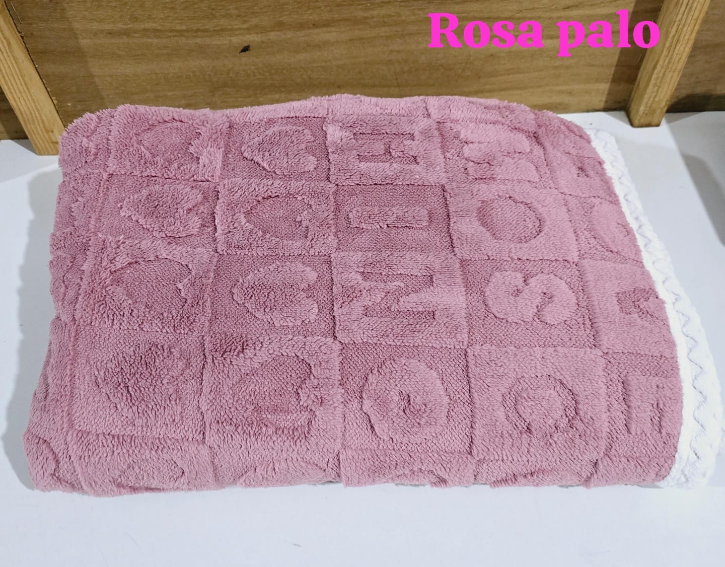 COBIJA ABORREGADA LOVE MATRIMONIAL 185CM X 220 CM MODELO #T-30445 (AGREGAR BOLSA TRANSPARENTE)