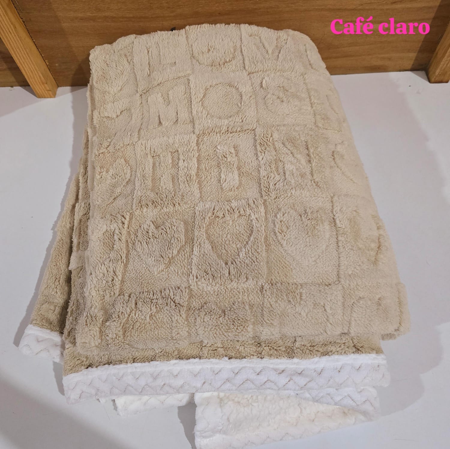 COBIJA ABORREGADA LOVE MATRIMONIAL 185CM X 220 CM MODELO #T-30445 (AGREGAR BOLSA TRANSPARENTE)