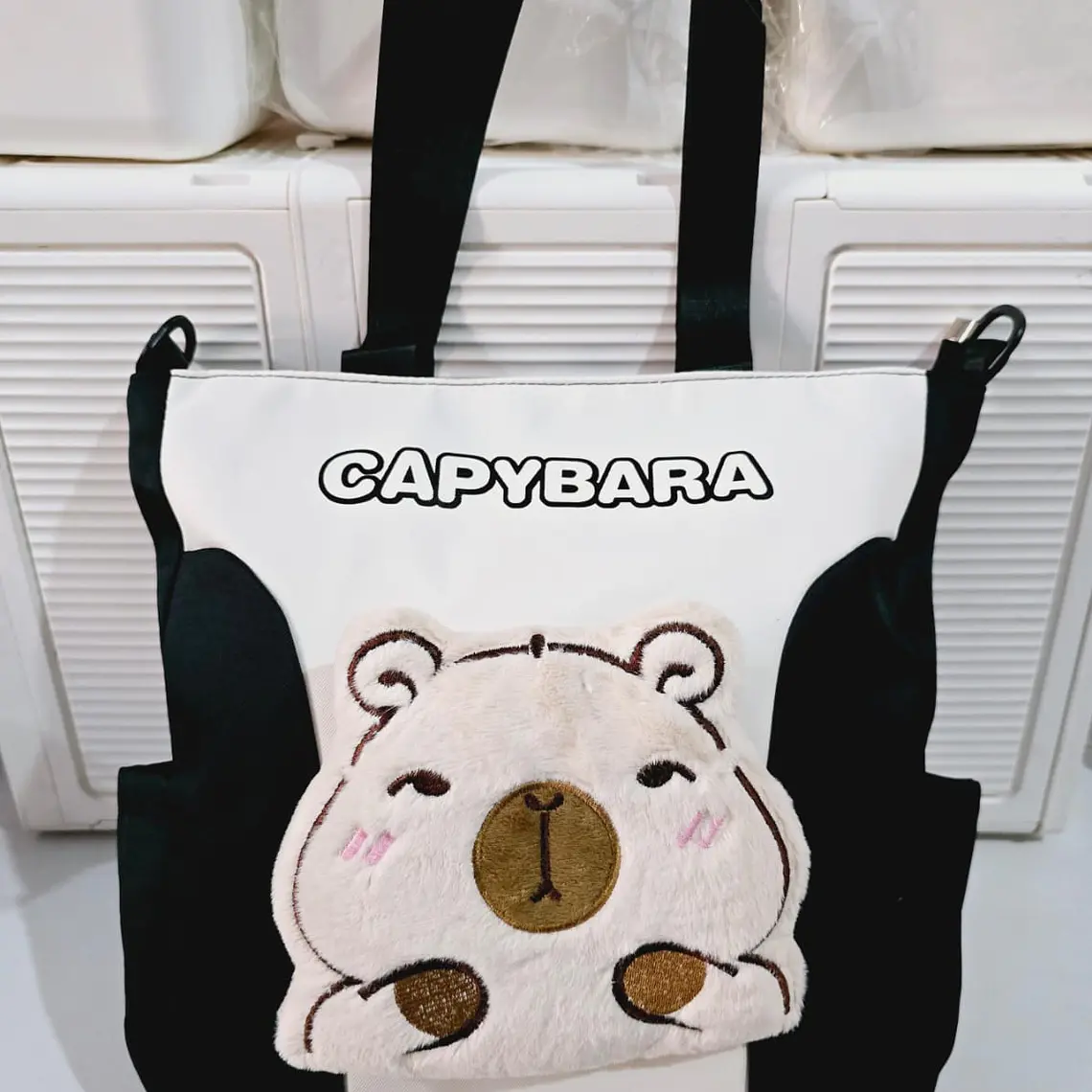 BOLSA BICOLOR DISEÑO CABEZA CAPYBARA PELUCHE MOD# 0799-SF 3