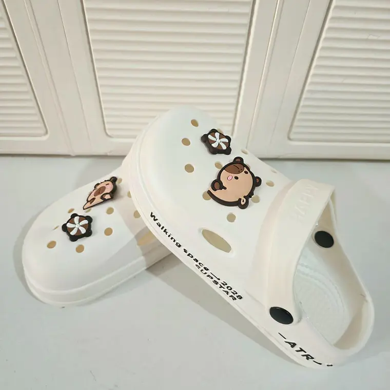 CROCS JUVENILES CAPIBARA MODELO #806 3