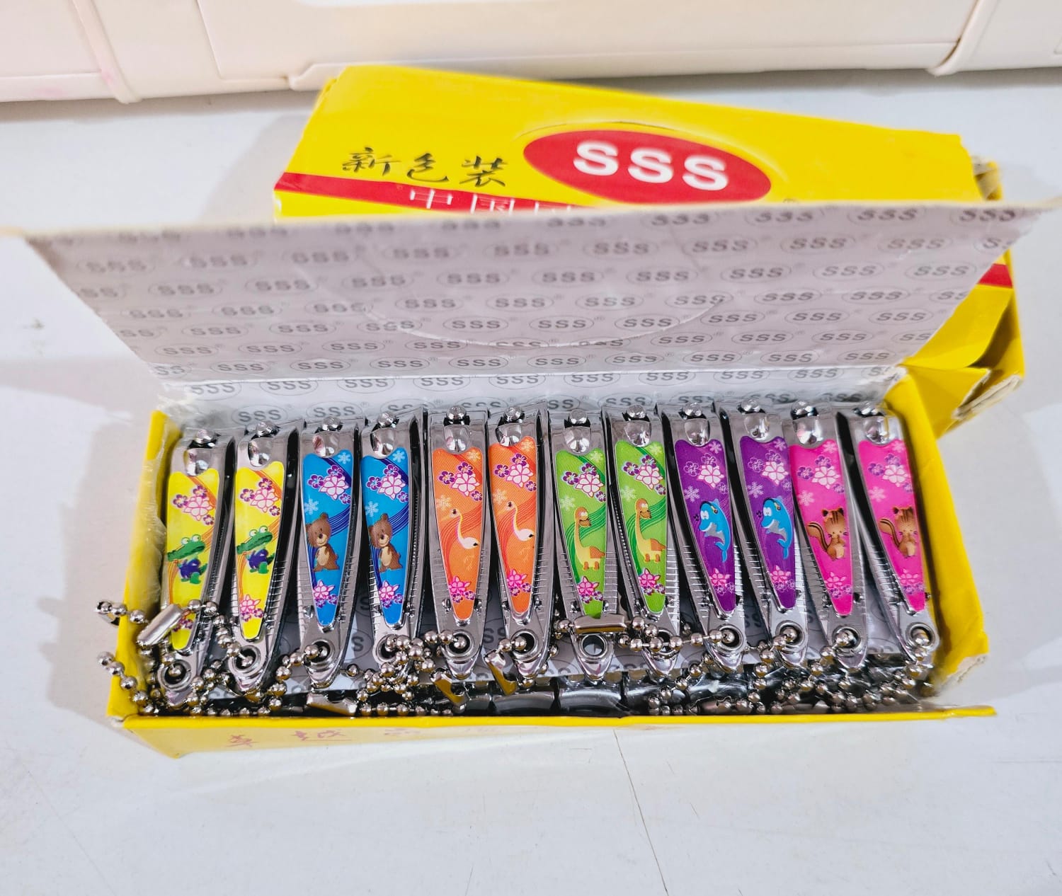 CAJA CON 24 PZ DE CORTAUÑAS CHICOS MODEL#C12