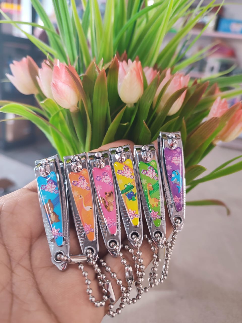 CAJA CON 24 PZ DE CORTAUÑAS CHICOS MODEL#C12