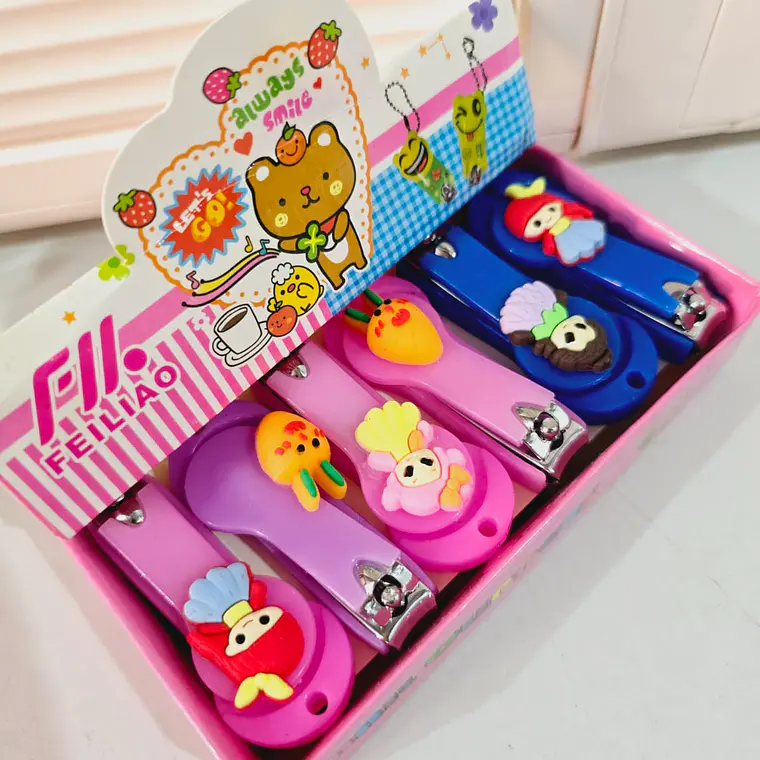 CAJITA CON 12 CORTAUÑAS KAWAII 3D CON CUBIERTA DE PLÁSTICO🥰 3