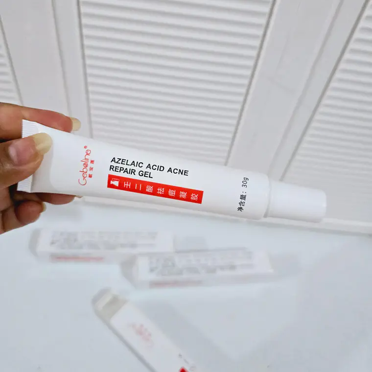 DUO DE GEL Y CREMA ANTI ACNÉ CAJITA VERDE Y ROJA 2