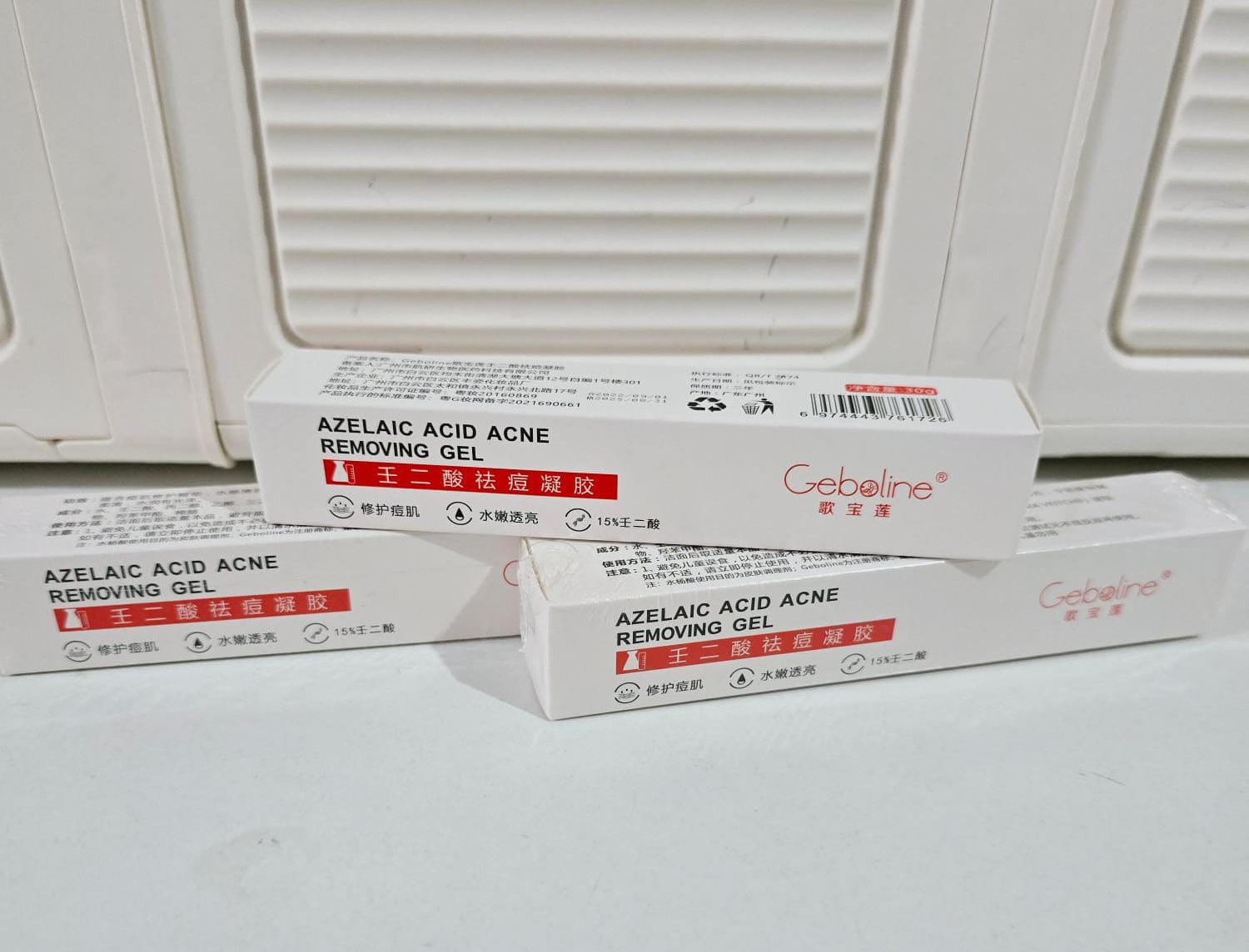 DUO DE GEL Y CREMA ANTI ACNÉ CAJITA VERDE Y ROJA