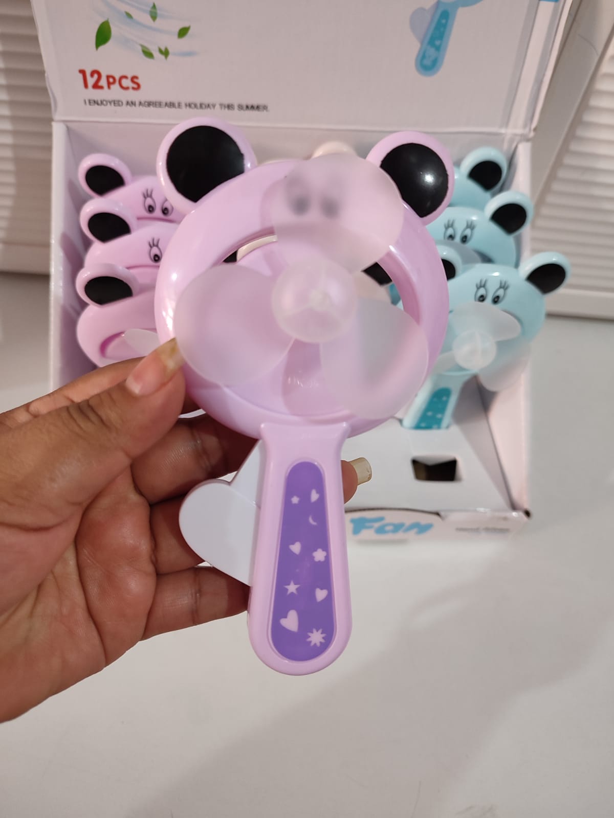 MINI VENTILADOR DISEÑO OSITO CAJITA BLANCA MOD# 1188-11 (ESTRELLAS Y CORAZONES)