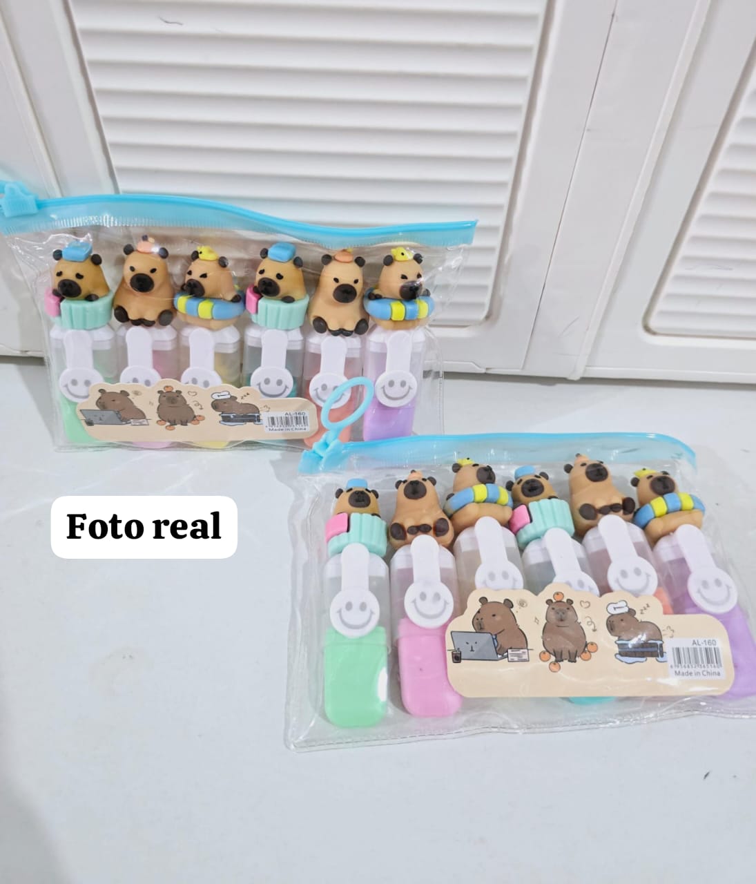 BOLSITA CON 6 MINI MARCATEXTOS DISEÑO CAPYBARA