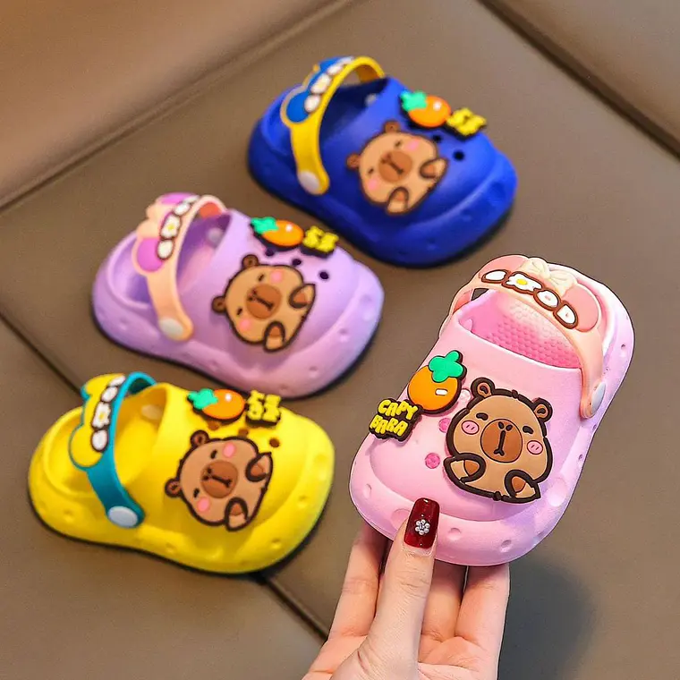 SANDALIAS CROCS DISEÑO CAPYBARA CON MANDARINA, TALLA 18 AL 23 ( MEX 13-15) MOD# 2688+2 2