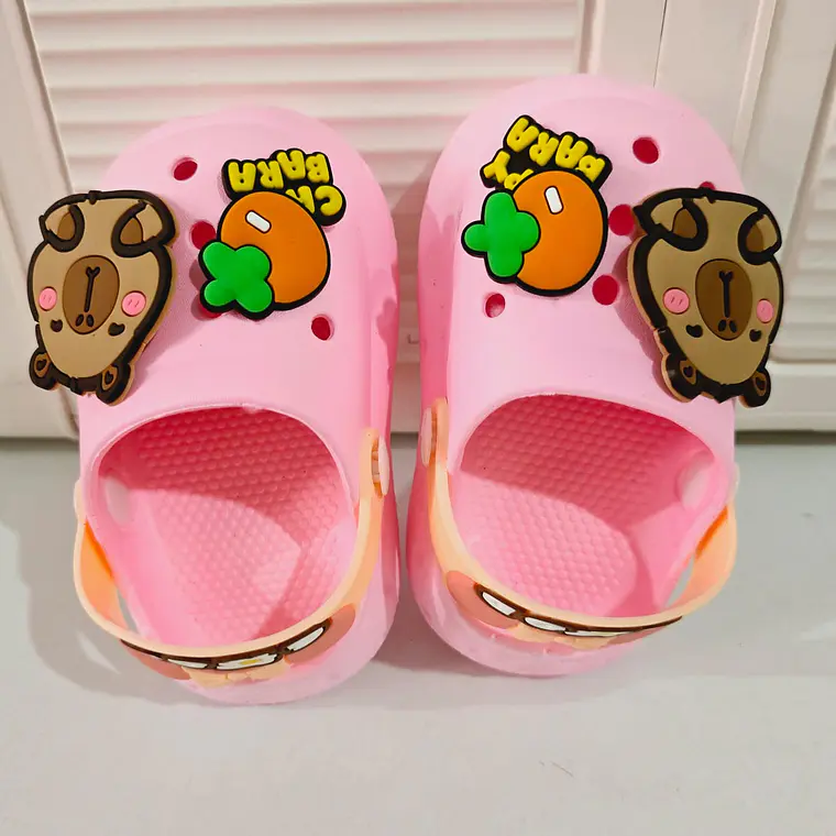 SANDALIAS CROCS DISEÑO CAPYBARA CON MANDARINA, TALLA 18 AL 23 ( MEX 13-15) MOD# 2688+2 5