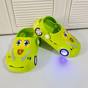 SANDALIAS CROCS DISEÑO CARRITO CON LUZ LED TALLAS DEL 20 AL 25 (MEX. DEL 12 AL 15 )MOD# 2027