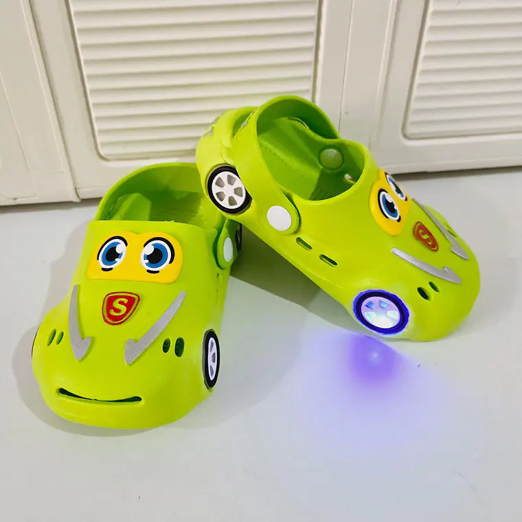 SANDALIAS CROCS DISEÑO CARRITO CON LUZ LED TALLAS DEL 20 AL 25 (MEX. DEL 12 AL 15 )MOD# 2027 2