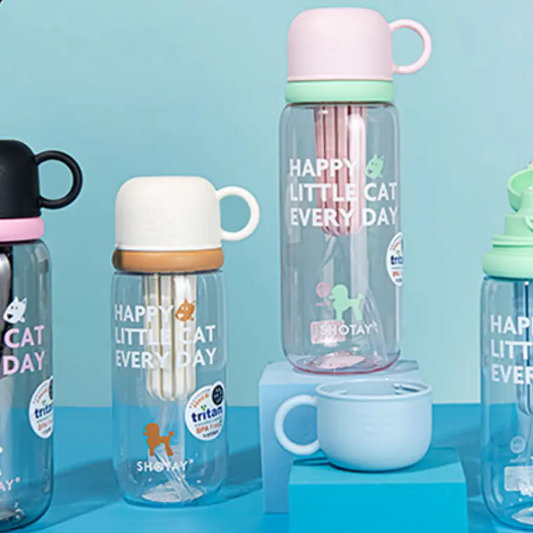 BOTE TRANSPARENTE PARA AGUA DE 800 ML (HAPPY LITTLE CAT EVERY DAY) MOD# ST-7139 1