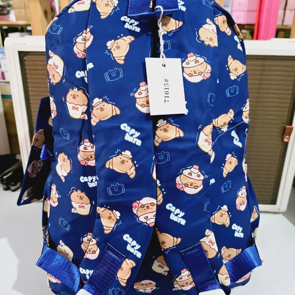 MOCHILA DISEÑO CAPYBARA JUVENIL CON LAPICERA MOD# 71615 4