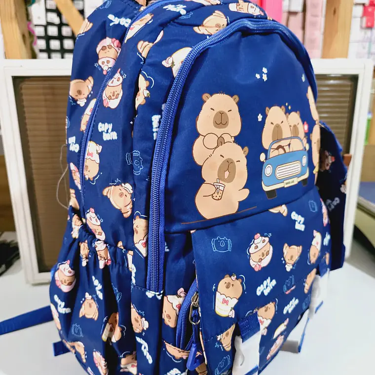 MOCHILA DISEÑO CAPYBARA JUVENIL CON LAPICERA MOD# 71615 6