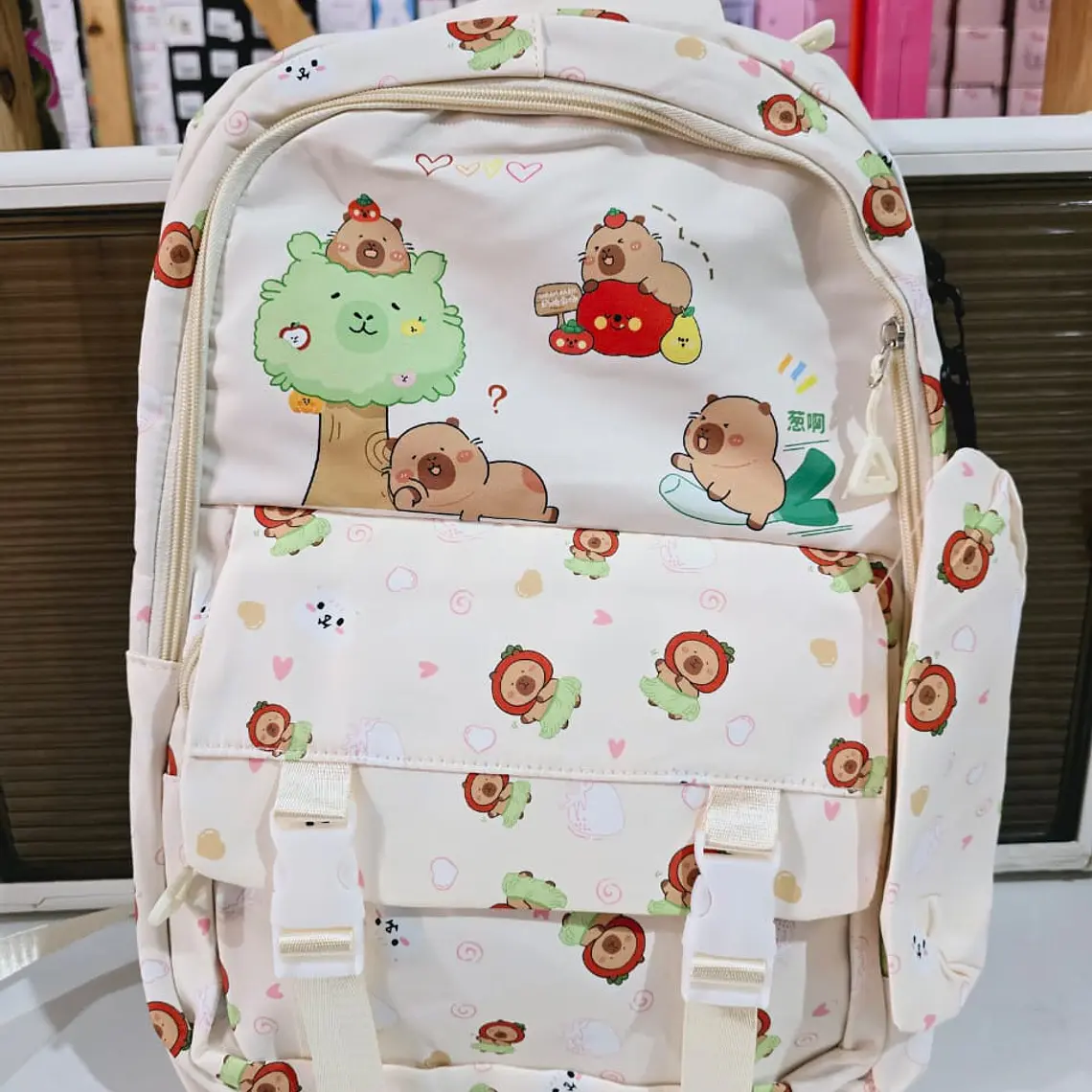 MOCHILA DISEÑO CAPYBARA JUVENIL CON LAPICERA MOD# 71615 7