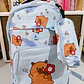 MOCHILA DISEÑO CAPYBARA JUVENIL CON LAPICERA MOD# 62119 - Miniatura 2