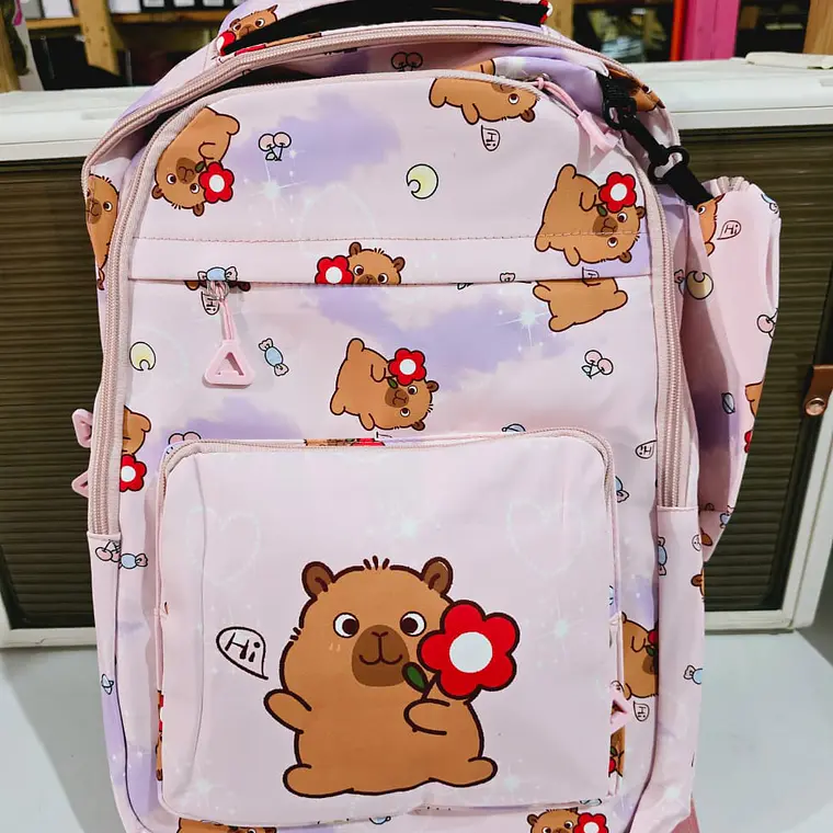 MOCHILA DISEÑO CAPYBARA JUVENIL CON LAPICERA MOD# 62119 5
