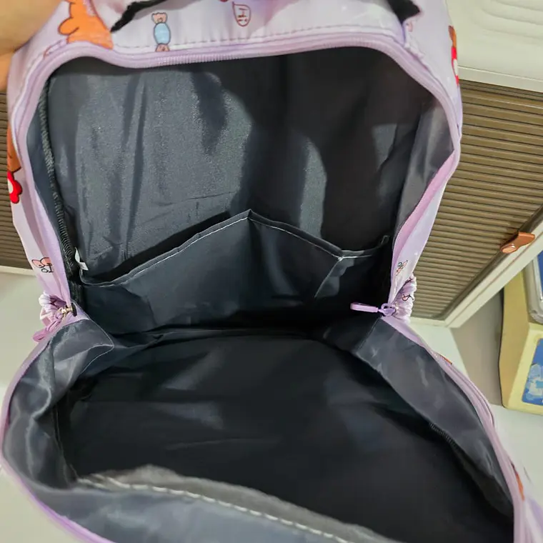 MOCHILA DISEÑO CAPYBARA JUVENIL CON LAPICERA MOD# 62119 9