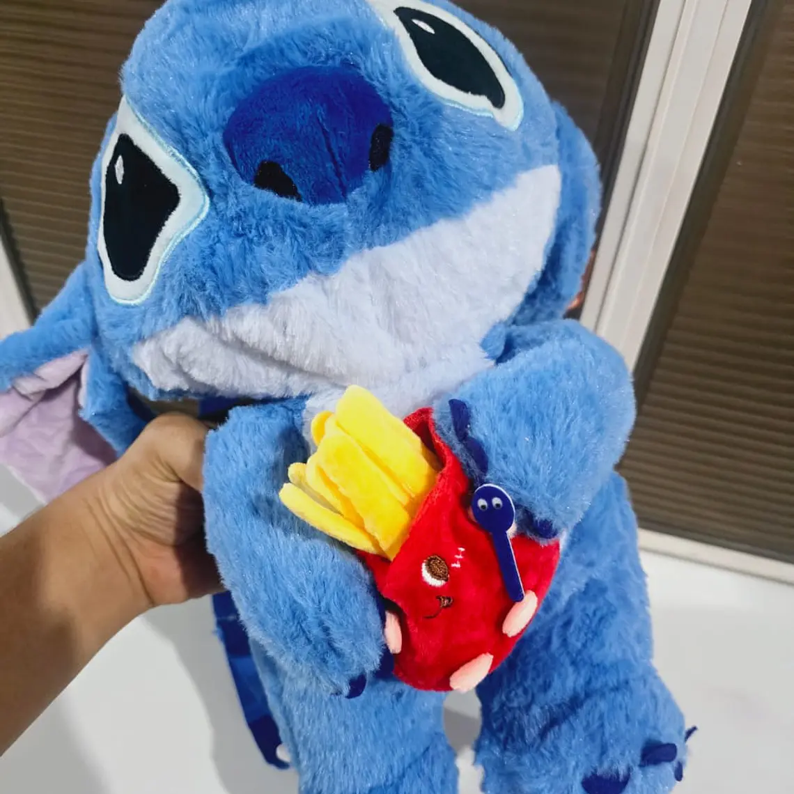 MOCHILA STICH CON COMIDA MODELO # 768-896 3