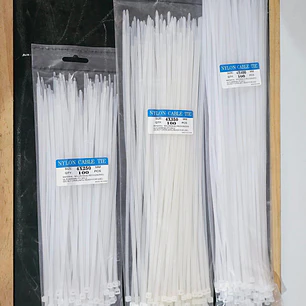 BOLSITA CON 100 CINCHOS DE NYLON PARA SEGURIDAD