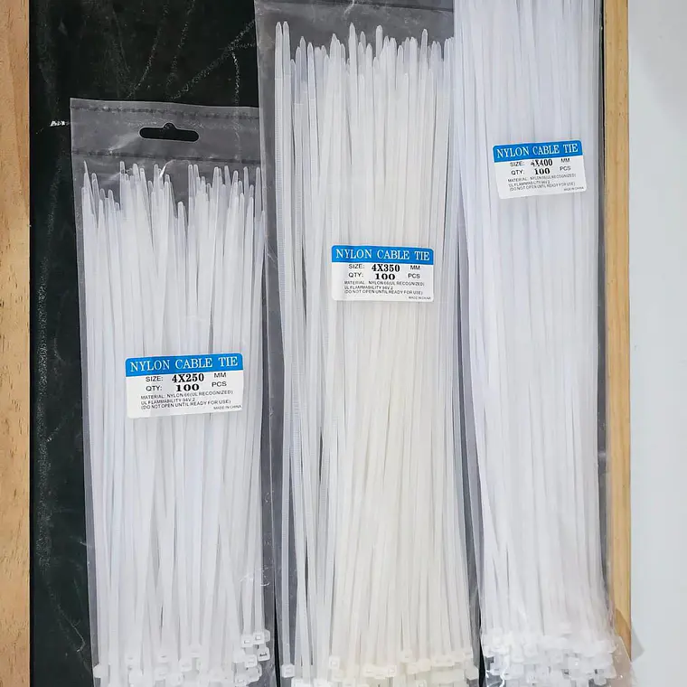 BOLSITA CON 100 CINCHOS DE NYLON PARA SEGURIDAD 1