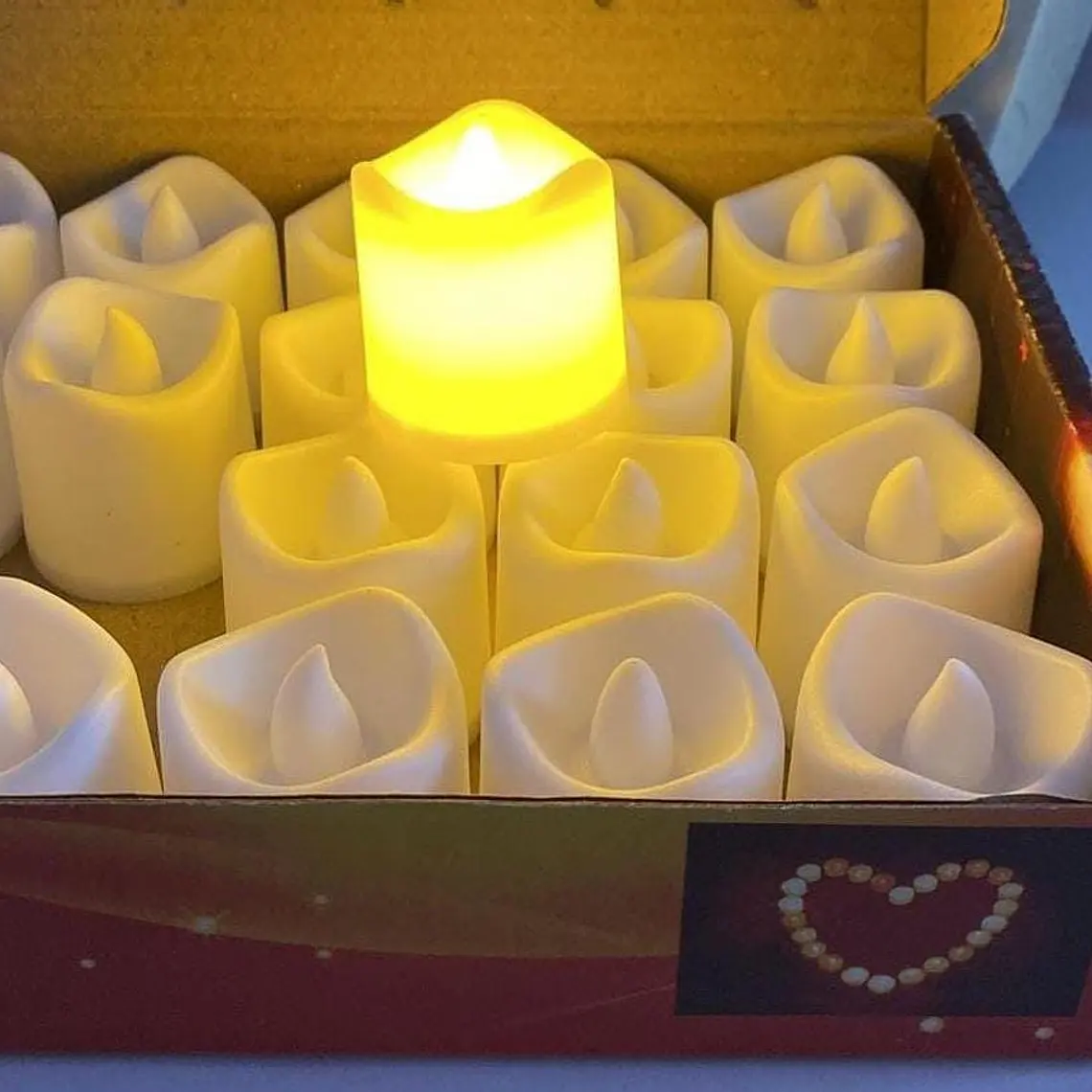 CAJITA CON 24 VELAS BLANCAS/ LUZ CALIDA PARA DECORAR MOD# LED-160 2