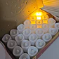 CAJITA CON 24 VELAS BLANCAS/ LUZ CALIDA PARA DECORAR MOD# LED-160 - Miniatura 3