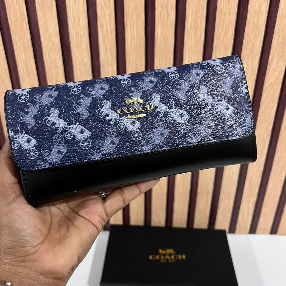 CARTERA TARJETERO COACH/BROCHE CARRUSEL CON CAJITA NEGRA  MOD# 6203-5🍒 3