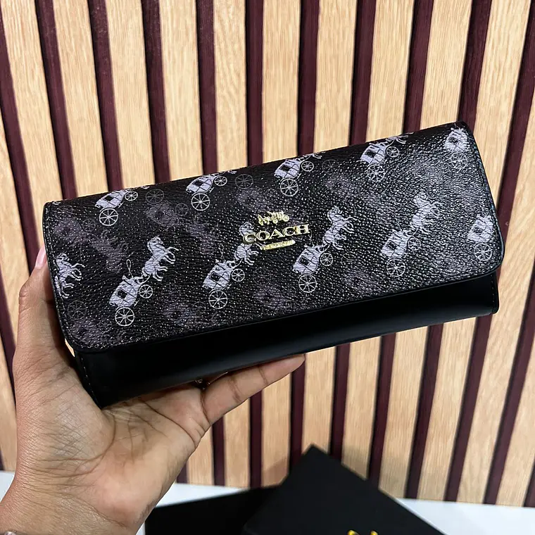 CARTERA TARJETERO COACH/BROCHE CARRUSEL CON CAJITA NEGRA  MOD# 6203-5🍒 5