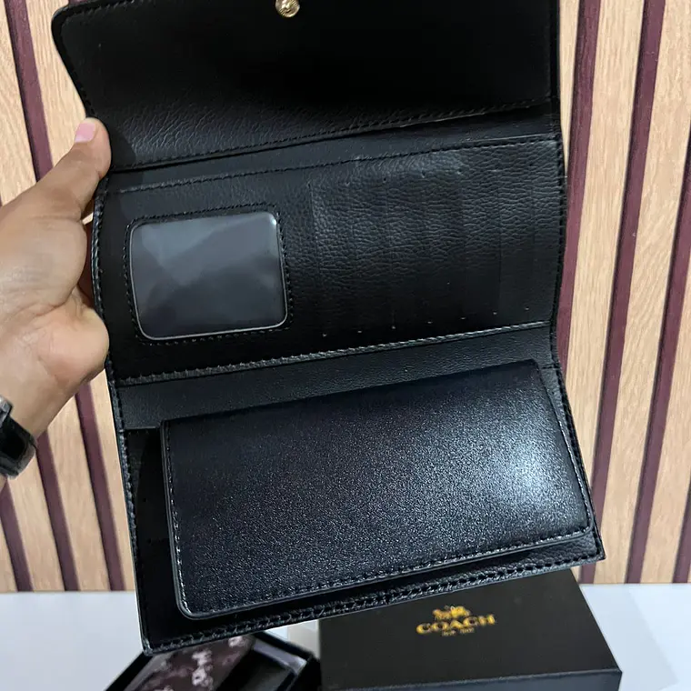 CARTERA TARJETERO COACH/BROCHE CARRUSEL CON CAJITA NEGRA  MOD# 6203-5🍒 6